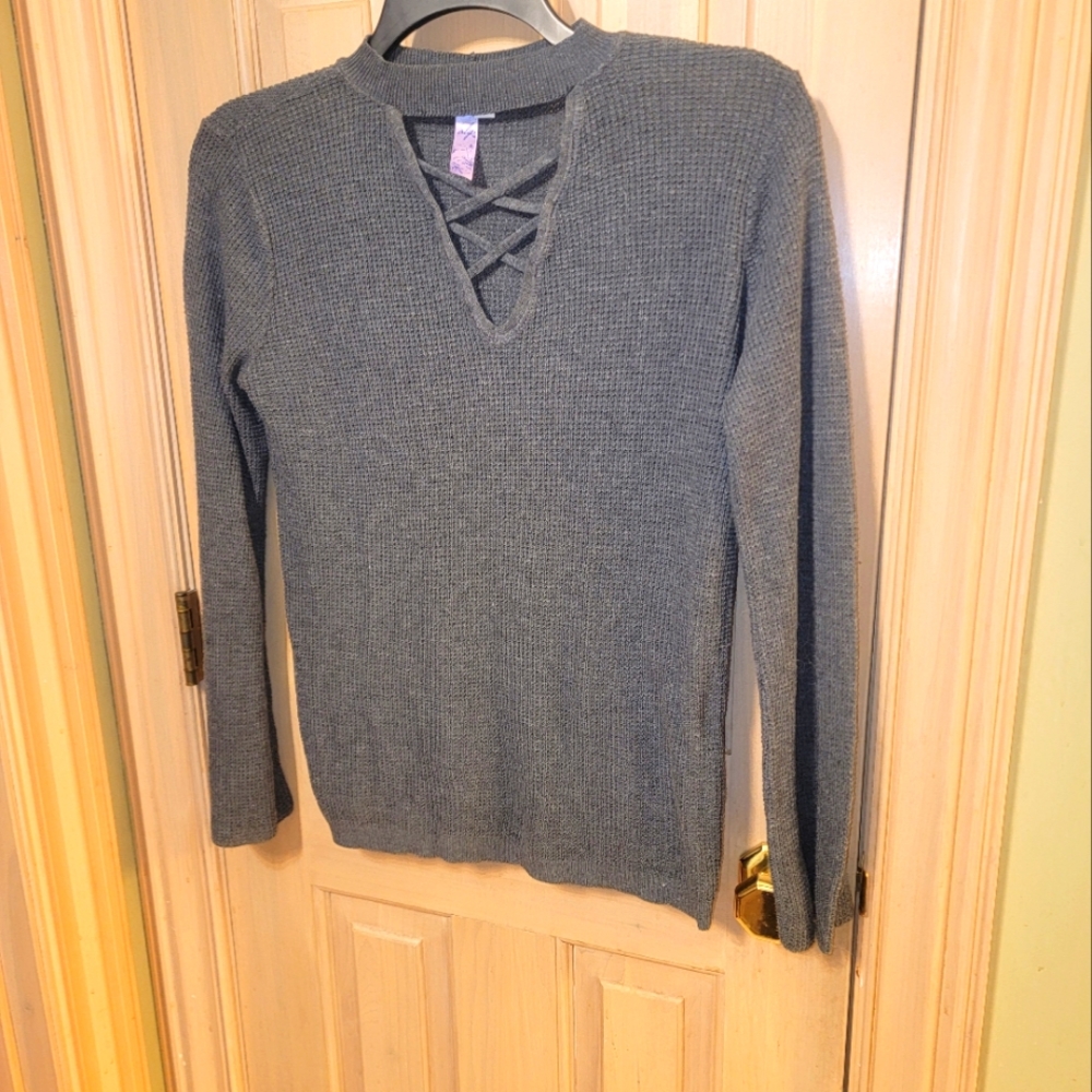 Misses sz M Alya Gray detailed neckline Sweater - Picture 1 of 6